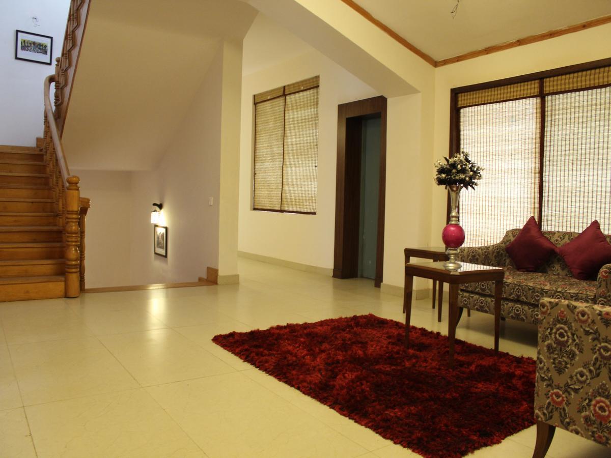 Oyo 2531 Hotel Una Comfort Misty Oak ไนนิตาล ภายนอก รูปภาพ