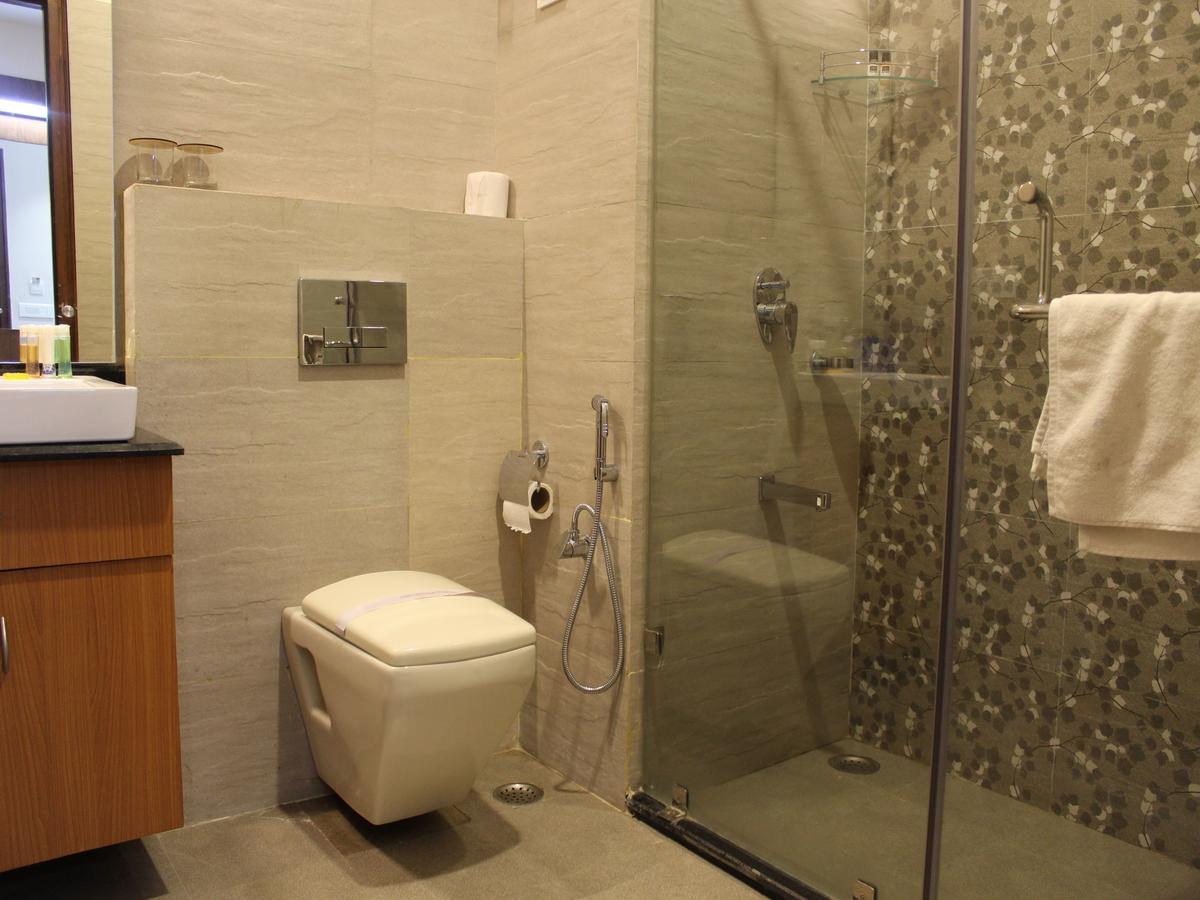 Oyo 2531 Hotel Una Comfort Misty Oak ไนนิตาล ภายนอก รูปภาพ